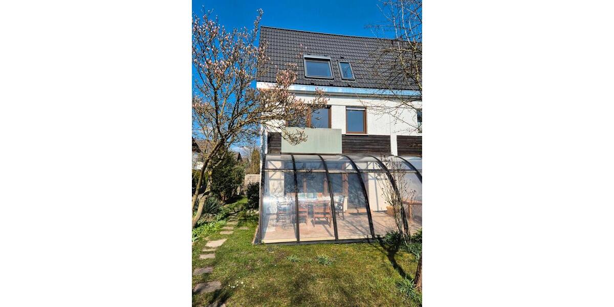 Reihenhaus Neutraubling - 14 Zimmer, 137 m&sup2;, 1.800&euro; | Angebot:25927807