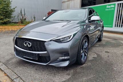 INFINITI Q30