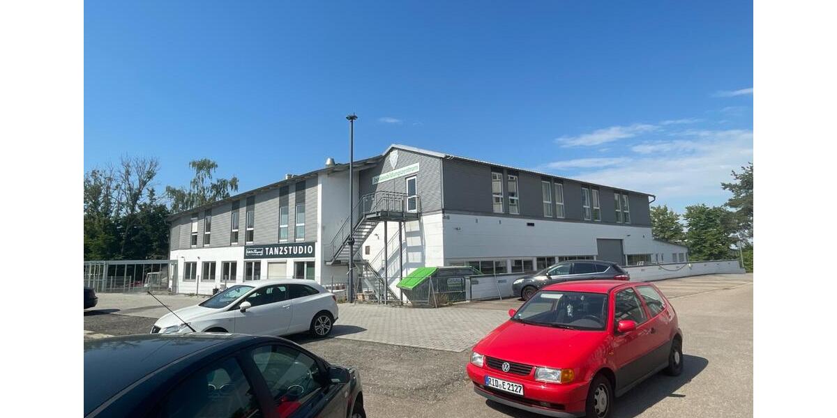 Gewerbehalle mit Werkstatt zimmer