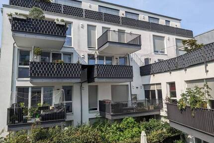 RESERVIERT!Komf.-4,5-Zi.-Whg. mit Einbaukü., 2 Balkonen, ca. 22 m² Dachterr. u. 2 Badern am östl. Altstadtrand 4 zimmer