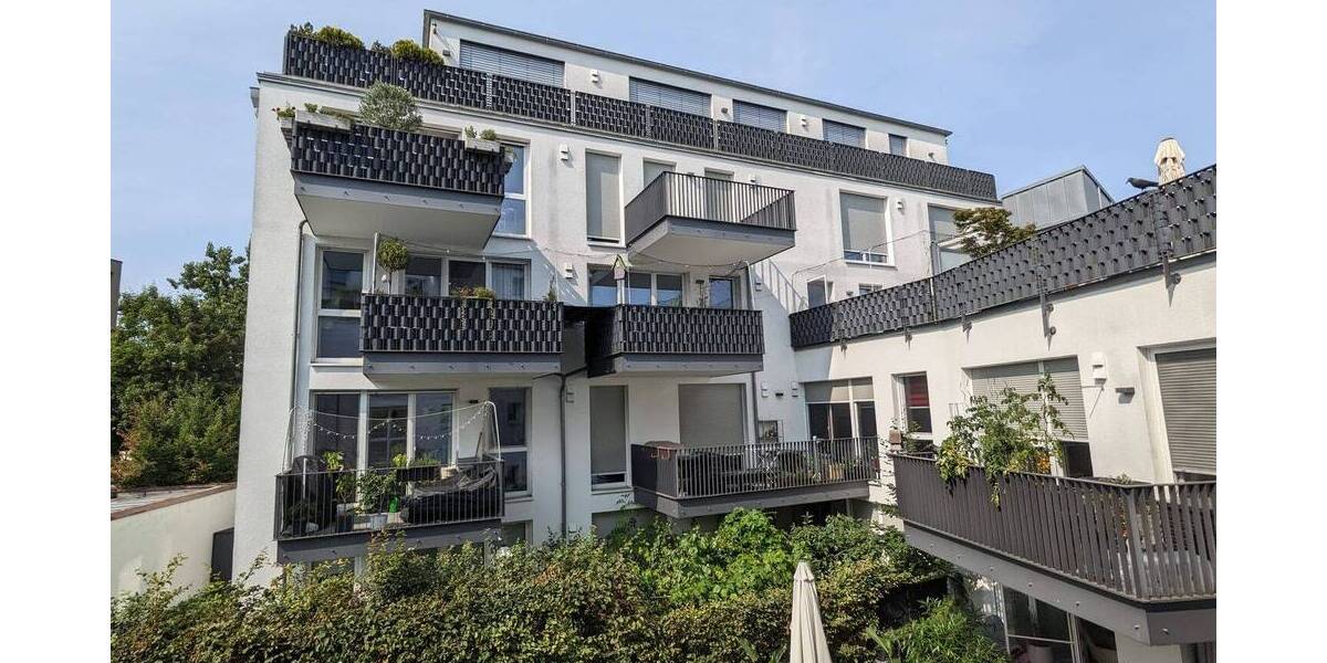 RESERVIERT!Komf.-4,5-Zi.-Whg. mit Einbaukü., 2 Balkonen, ca. 22 m² Dachterr. u. 2 Badern am östl. Altstadtrand 4 zimmer