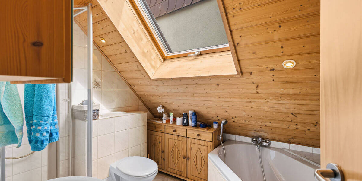 Einfamilienhaus Regenstauf - 8 Zimmer, 215 m&sup2;, 750.000&euro; | Angebot:26246318