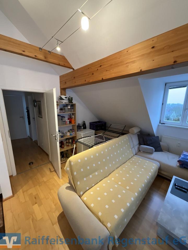 Charmante Dachgeschoßwohnung im Süden Regensburgs!