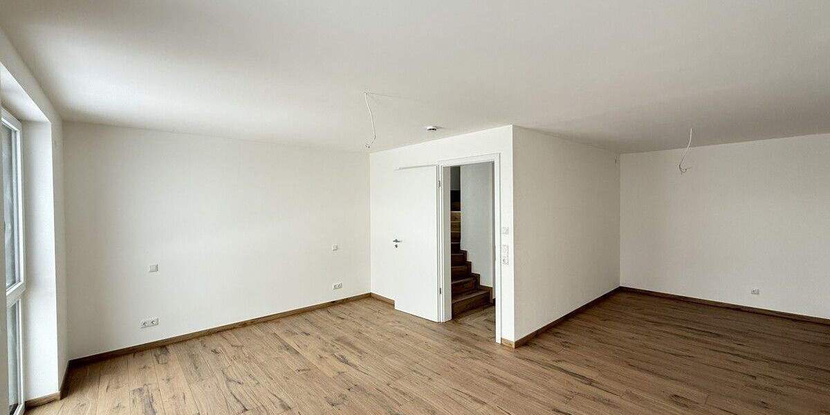 Einfamilienhaus Köfering - 4 Zimmer, 150 m&sup2;, 2.100&euro; | Angebot:25702670
