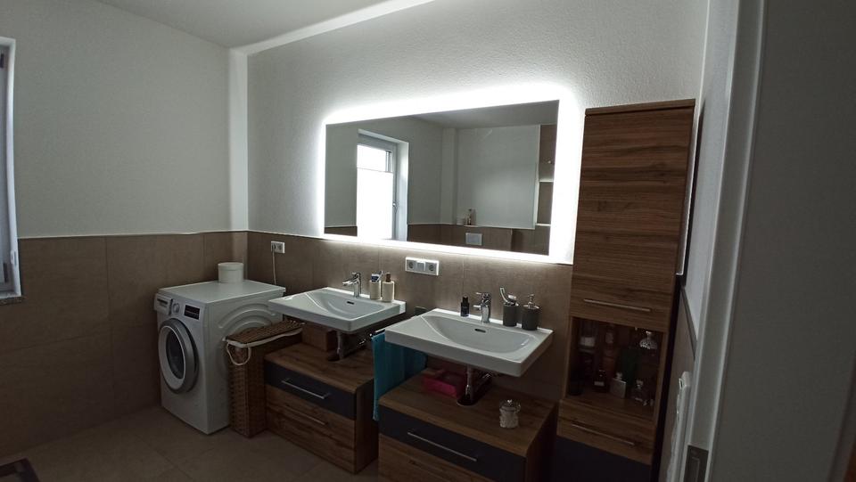 Sehr schöne moderne 4-Zi.-Whg., 1. OG, sonniger Blk., Gäste-WC zimmer