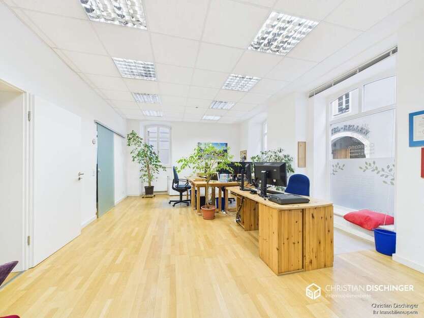 Büro in Regensburg 1.417,50 € 105.03 m² zimmer