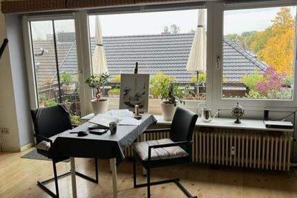 NEUSS DREIKÖNIGENVIERTEL- GEMÜTLICHE ZWEIZimmer- DACHGESCHOSS- Wohnung MIT BALKON