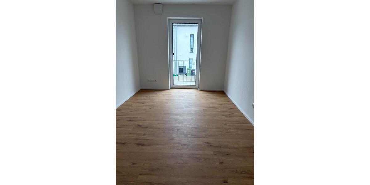 Reihenhaus Neutraubling - 5 Zimmer, 150 m&sup2;, 1.900&euro; | Angebot:24915467