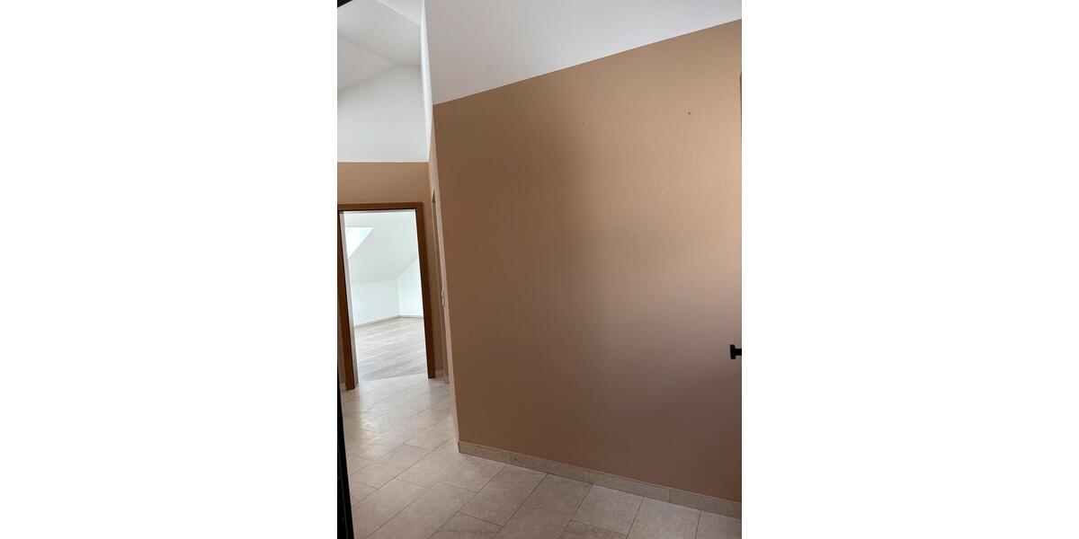 Dachgeschoßwohnung Nittendorf - 2.5 Zimmer, 50 m&sup2;, 170.000&euro; | Angebot:25980055