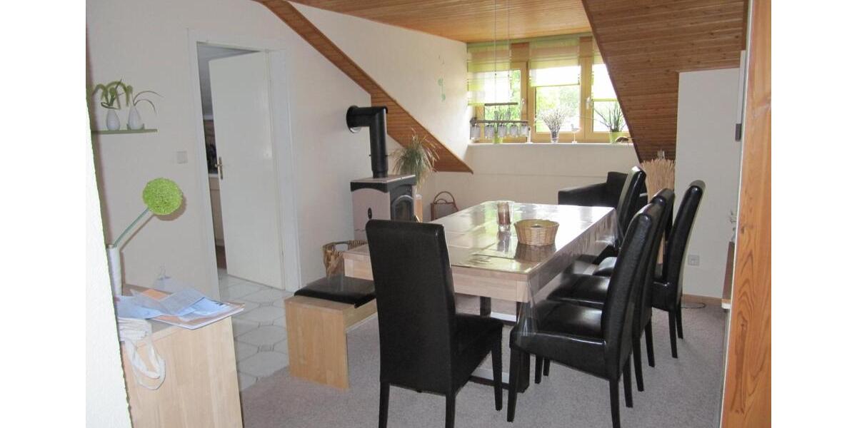 Dachgeschoßwohnung Thalmassing - 3.5 Zimmer, 102 m&sup2;, 800&euro; | Angebot:26405809