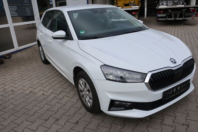 Skoda Fabia 2.700 km 16.250 € Neufahrn 84088