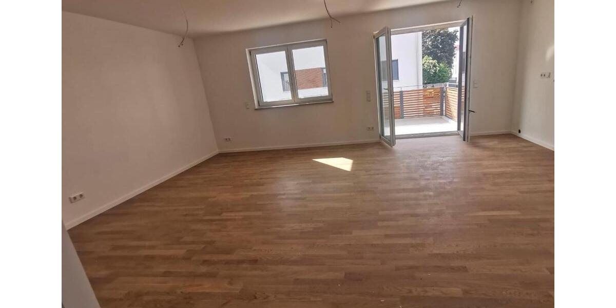 Hochwertige Wohnung 1.OG, 90qm , 3 Zimmer, Balkon, 2 TG Stellpl 3 zimmer