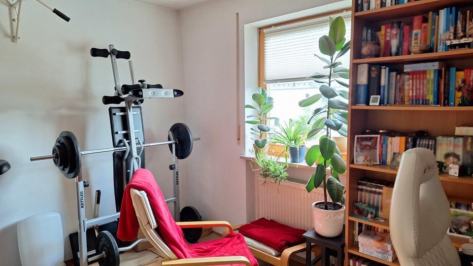 Helle 3-Zimmer-Wohnung mit Balkon, Keller & Carport