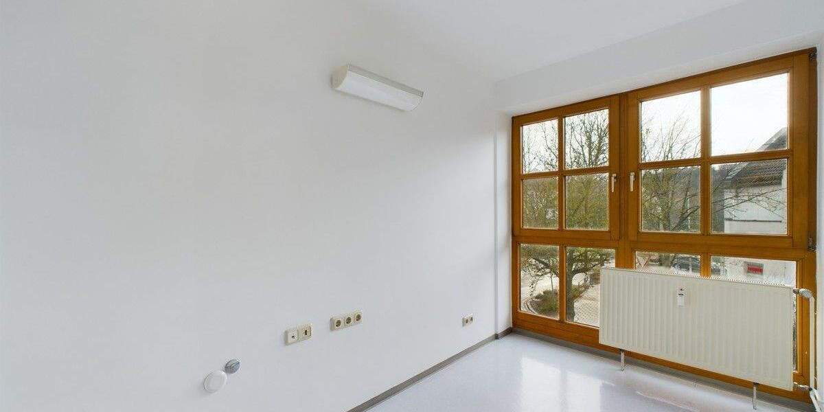 Gewerbeobjekt Nittendorf - 9 Zimmer, 169 m&sup2;, 1.495&euro; | Angebot:24740252