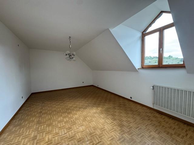 Dachgeschoßwohnung Deuerling - 4 Zimmer, 92 m&sup2;, 1.200&euro; | Angebot:26577851