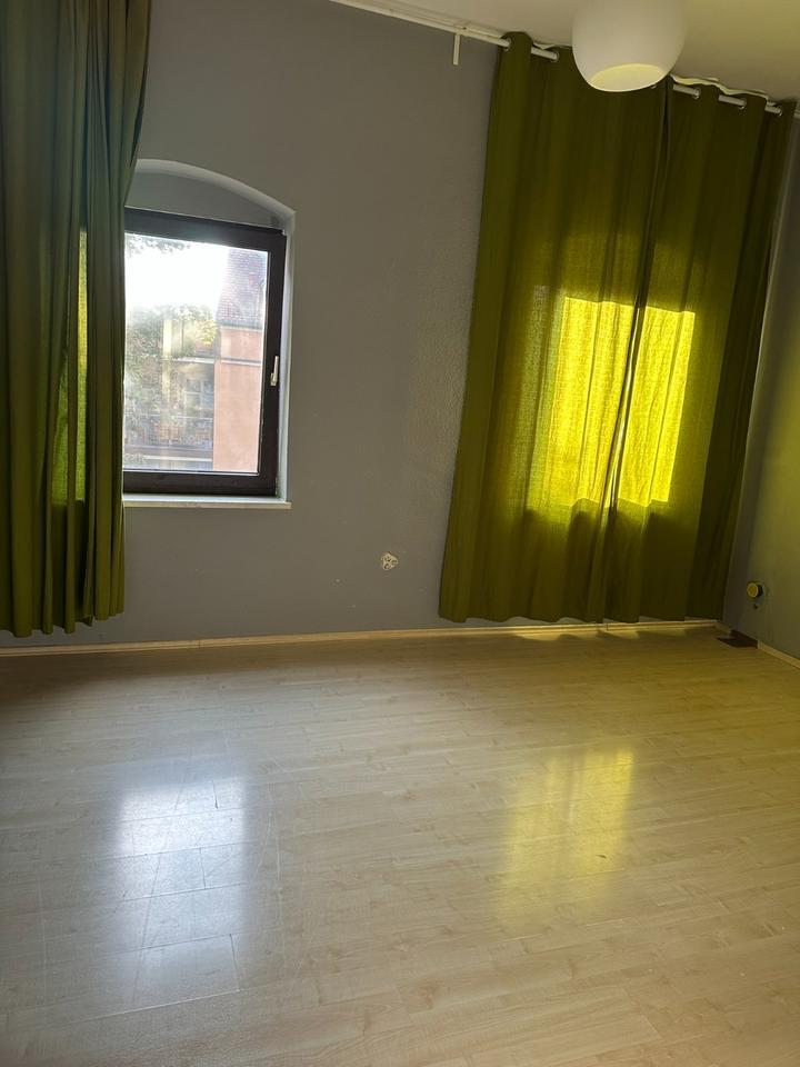 WG Zimmer -> Helles Zimmer Innenstadt ab sofort verfügbar