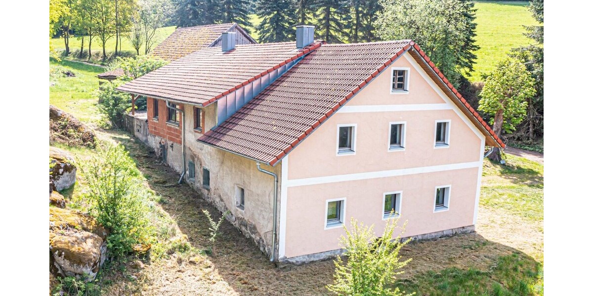 Charmantes Zweifamilienhaus mit großem Grundstück, Waldanteil und viel Potenzial - Zweifamilienhaus Zell | Angebot:26618521