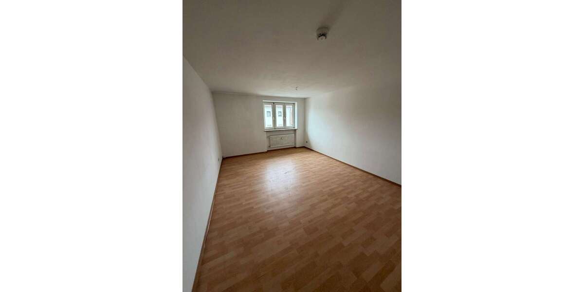Etagenwohnung Neutraubling - 3 Zimmer, 77 m&sup2;, 650&euro; | Angebot:27688427
