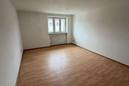 Wohnung Neutraubling - 3 Zimmer, 77 m&sup2;, 650&euro; | Angebot:27688427