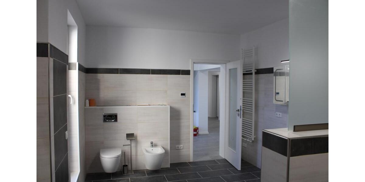 Erdgeschoßwohnung Pentling - 4 Zimmer, 160 m&sup2;, 1.800&euro; | Angebot:26591909