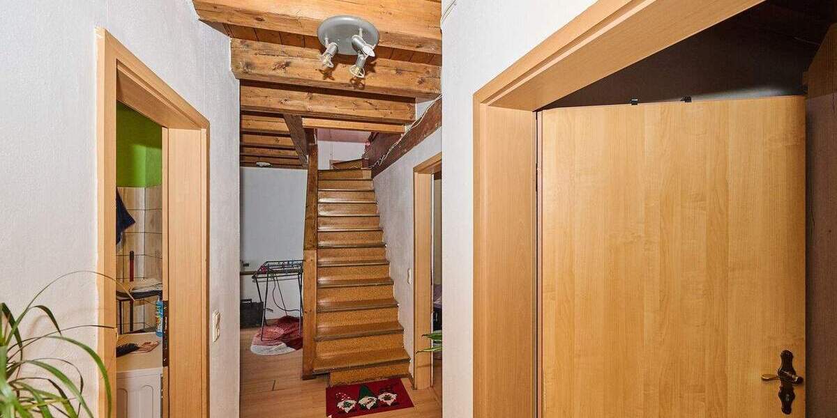 Projekt mit Zukunft: Renovierungsbedürftiges Wohnhaus mit ca. 222 m² Wohnfläche und Garten 6 zimmer