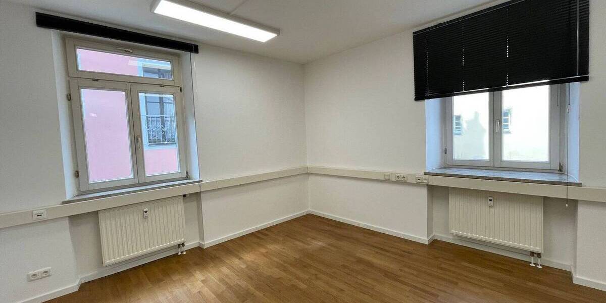 Gewerbeobjekt Regensburg Innenstadt - 6 Zimmer, 170 m&sup2;, 2.200&euro; | Angebot:26207460