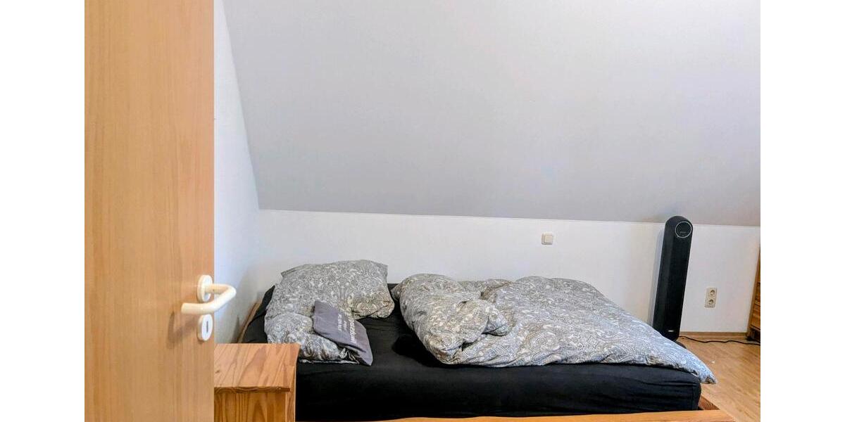 Schöne, helle Dachgeschosswohnung in 93192 Wald 2 zimmer