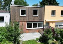 Am Fuße des Fernsehturms: Reihenmittelhaus mit schönem Garten