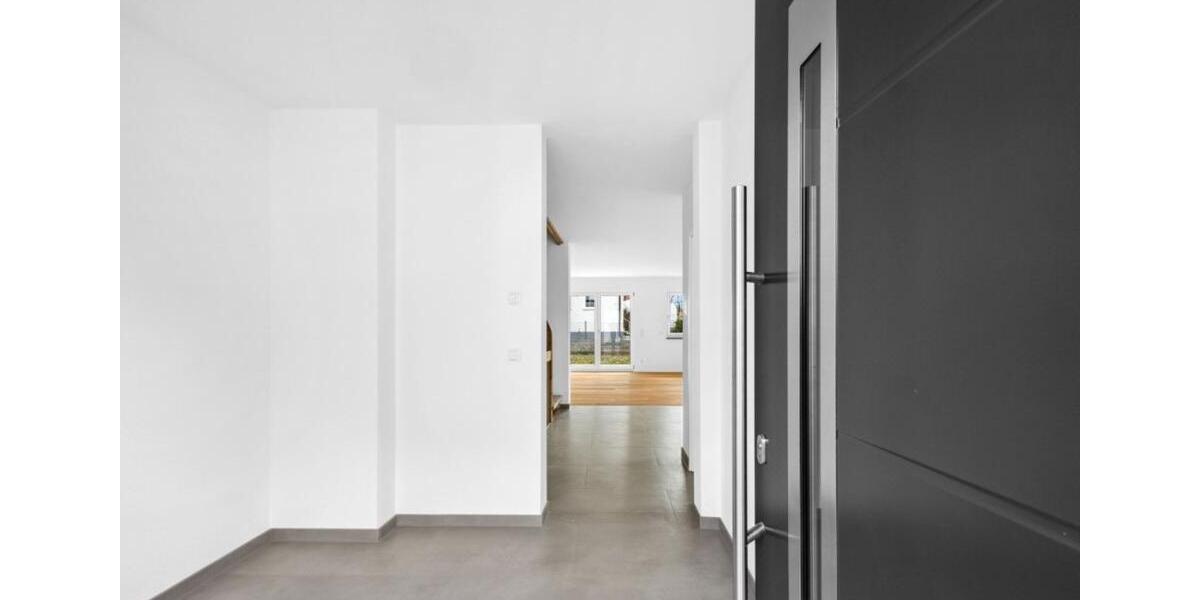 Gehobenes Reihenendhaus zum Erstbezug 5.5 zimmer