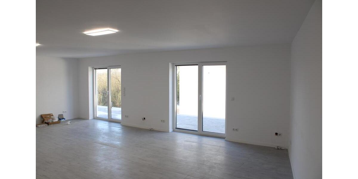 Erdgeschoßwohnung Pentling - 4 Zimmer, 160 m&sup2;, 1.800&euro; | Angebot:26591909