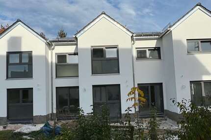 Haus zum Mieten in Donaustauf 1.725 € 124 m² 4 zimmer