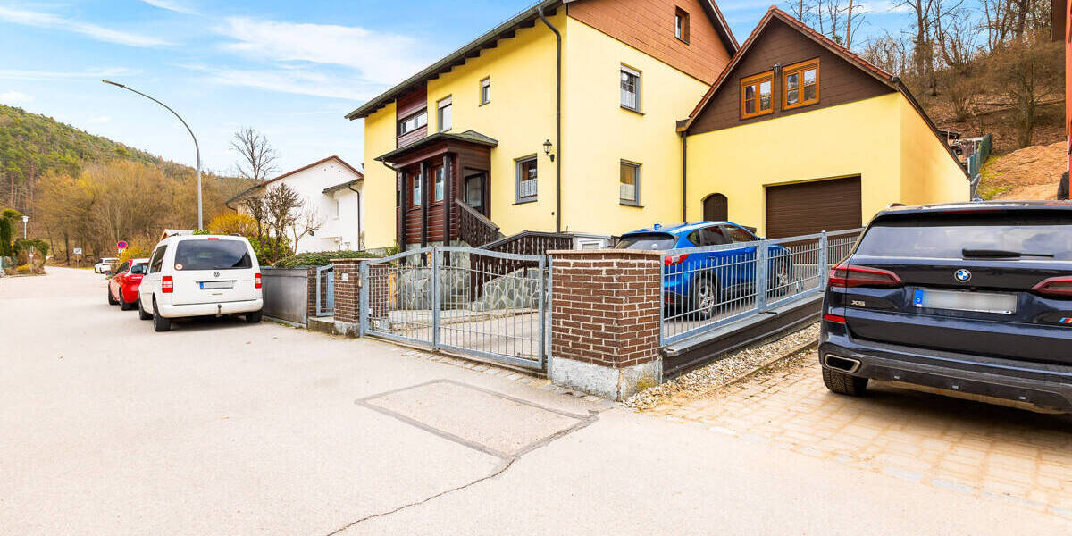 Einfamilienhaus Regenstauf - 8 Zimmer, 215 m&sup2;, 750.000&euro; | Angebot:26246318