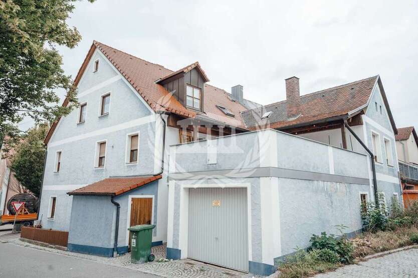 Haus zum Kaufen in Beratzhausen 399.000 € 275 m²