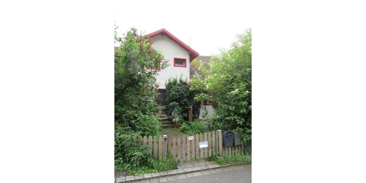 Großes, grünes Grundstück mit Altbau (Wohnhaus und Nebengebäude) 6 zimmer