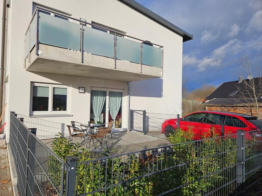Wunderschöne Neubau-Wohnung mit Terrasse in Steinberg am See
