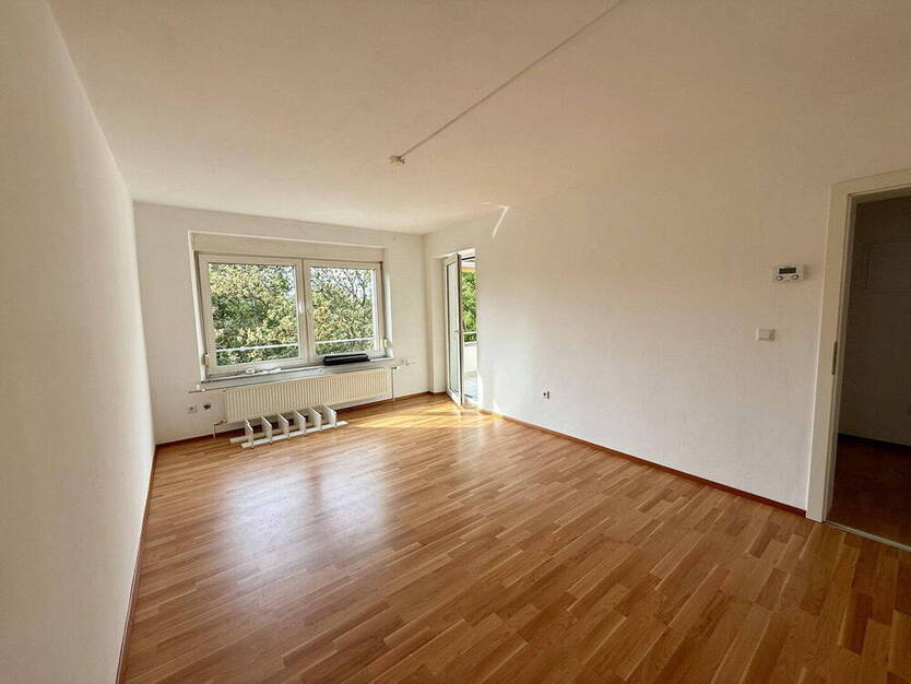 Gepflegte 2-Zimmerwohnung im Regensburger Westen mit Loggia und Garage