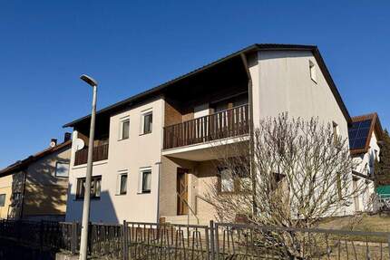 Renovierungsbedürftiges Zweifamilienhaus mit flexiblen Nutzungsmöglichkeiten in ruhiger Traumlage! 8 zimmer