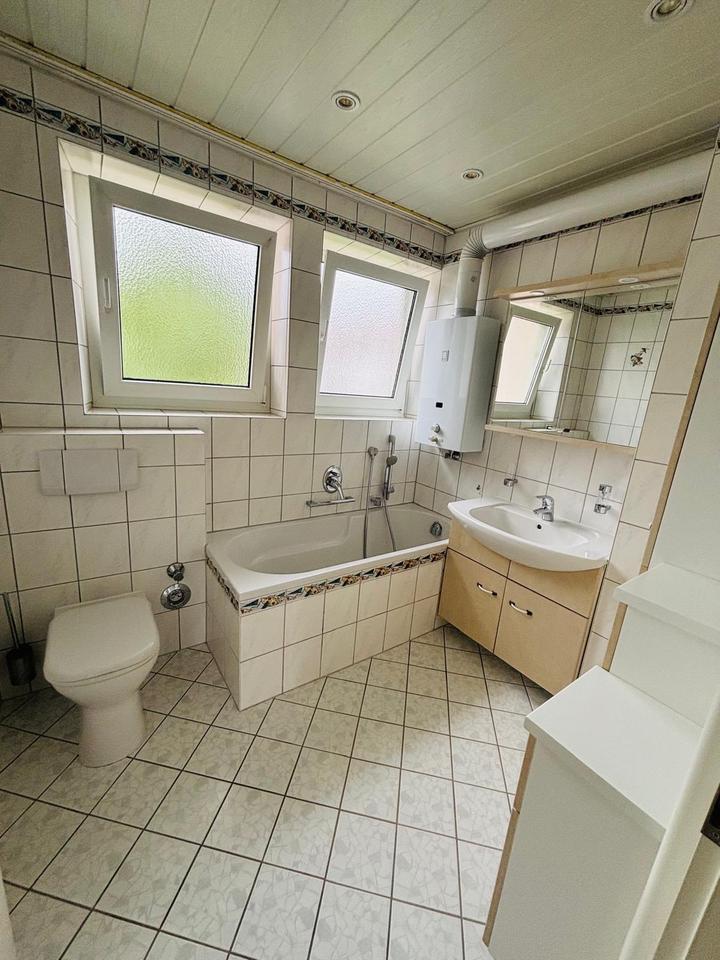 Erstbezug nach Renovierung - helle 2 Zimmer Wohnung mit Balkon