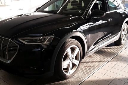 Audi e-tron 38.630 km 26.590 &euro; Regensburg 93055
