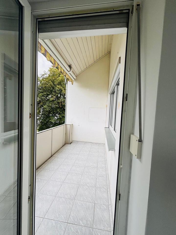 Erstbezug nach Renovierung - helle 2 Zimmer Wohnung mit Balkon