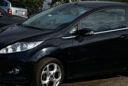 Ford Fiesta 105.000 km 3.600 &euro; Regensburg 93051