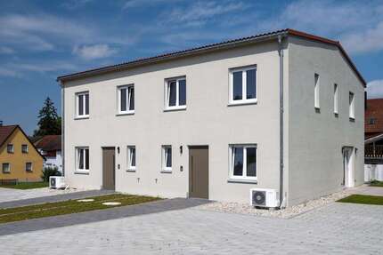 Haus Aufhausen - 4 Zimmer, 135 m&sup2;, 1.350&euro; | Angebot:26216854