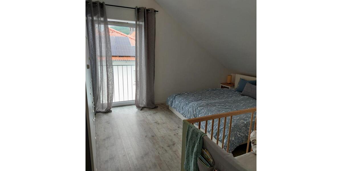 Dachgeschoßwohnung Donaustauf - 3 Zimmer, 75 m&sup2;, 910&euro; | Angebot:26671311