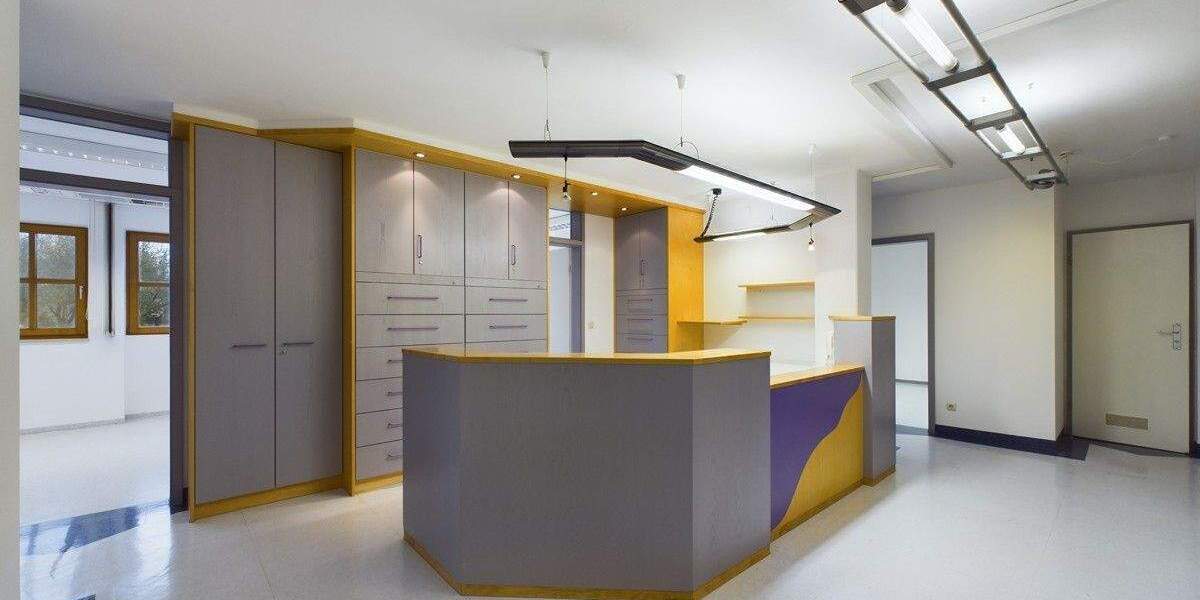 Gewerbeobjekt Nittendorf - 9 Zimmer, 169 m&sup2;, 1.495&euro; | Angebot:24750146