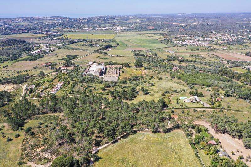 Grundstück zu verkaufen in 2 650.000 € 35000 m²