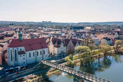Haus zum Kaufen in Regensburg 1.790.000 € 363 m² 10 zimmer