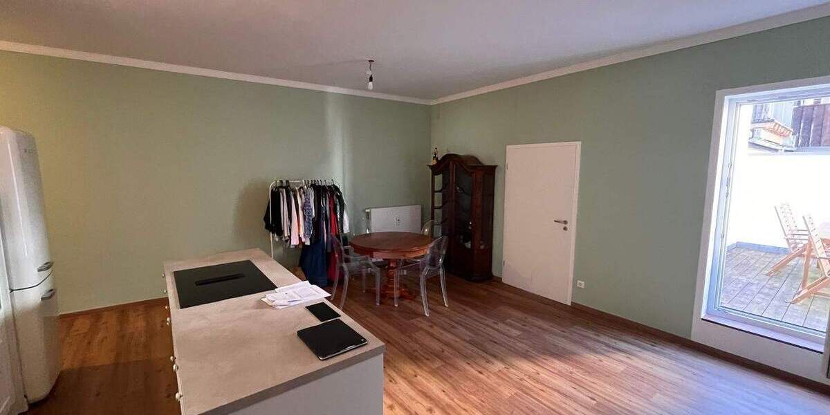 Etagenwohnung Regensburg Innenstadt - 4 Zimmer, 122 m&sup2;, 1.710&euro; | Angebot:25776604