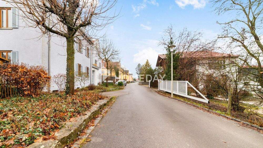 Charmante Etagenwohnung mit 3 Zimmern und zwei Tiefgaragenstellplätzen in ruhiger Lage 3 zimmer