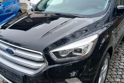 Ford Kuga 153.000 km 12.499 &euro; Regensburg-Bernhardswald 93170