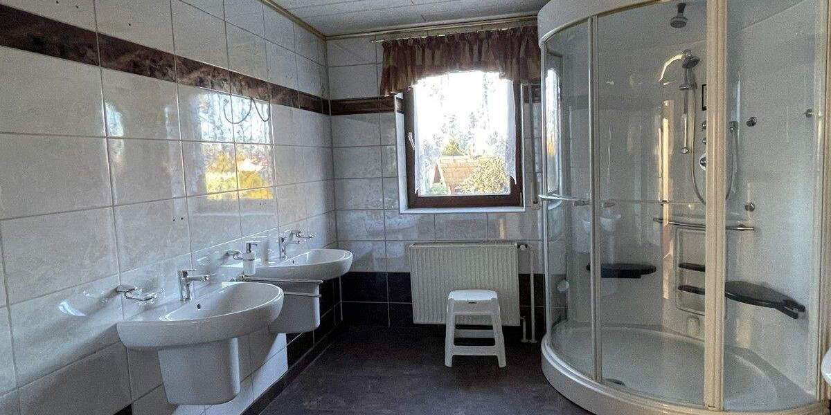 Einfamilienhaus Abensberg - 9 Zimmer, 190 m&sup2;, 490.000&euro; | Angebot:25739846